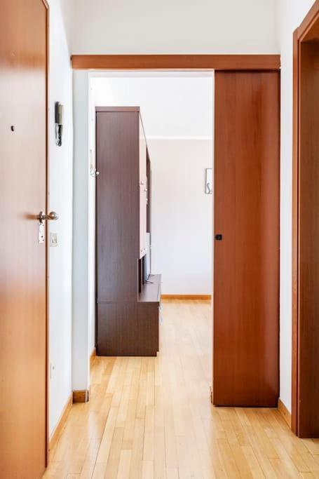 Bussero Elegante Suite Adiacente Metro, Wifi Netflix מראה חיצוני תמונה